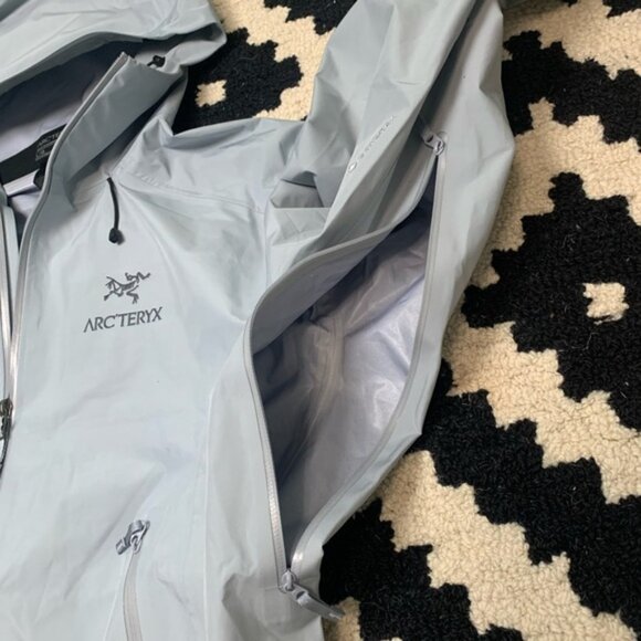 Arcteryx BETA LT Jacket Men’s Large - Picture 4 of 5